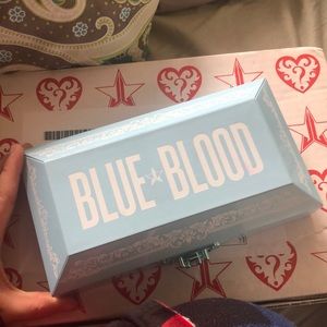 Jeffree star blue blood pallet